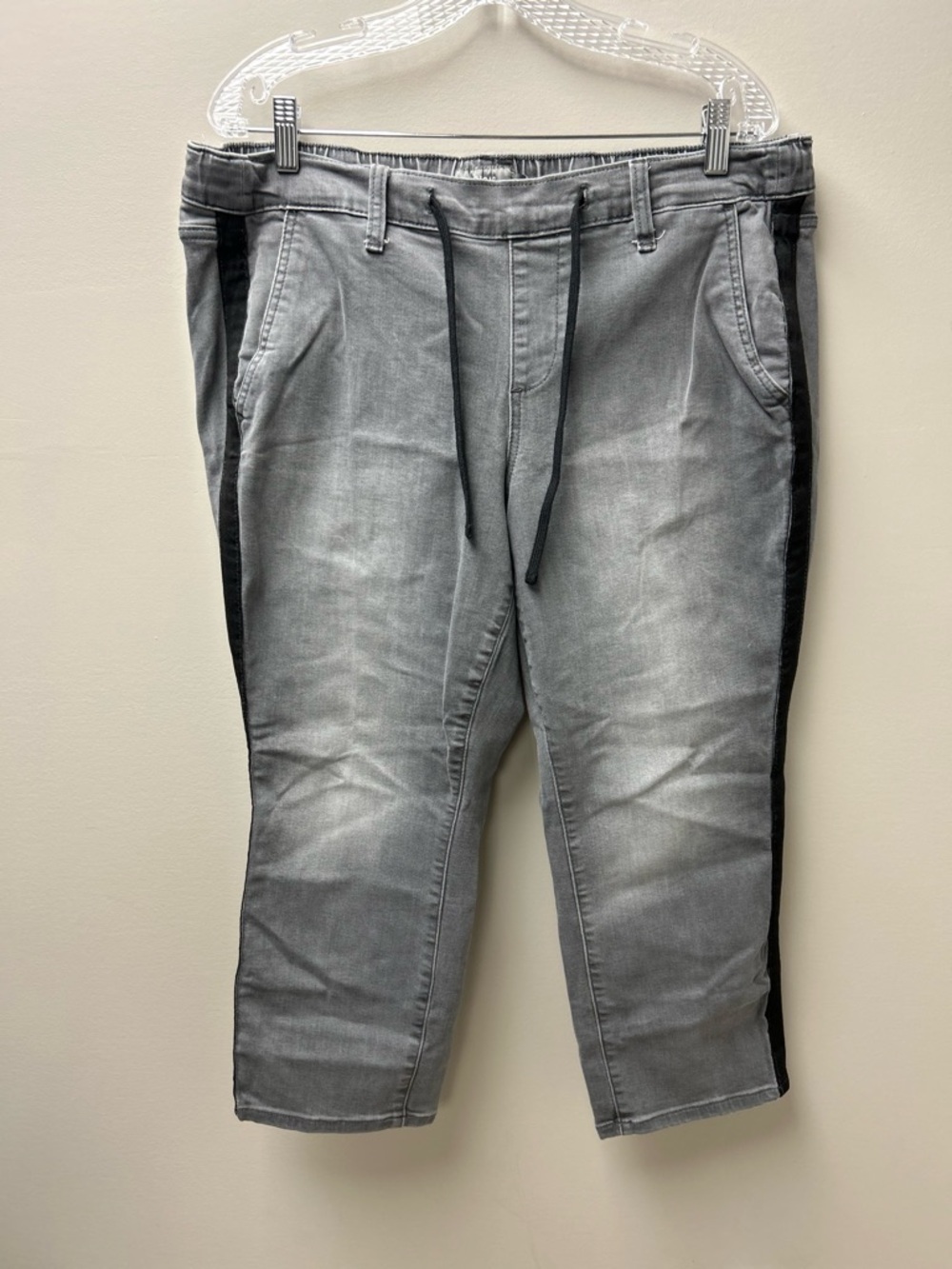 Torrid Women’s Crop Pull On Weekend Straight Grey Jeans‎